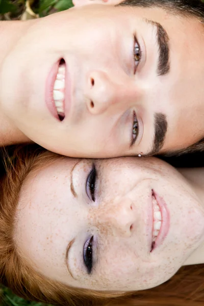 Sorrindo casal amor — Fotografia de Stock
