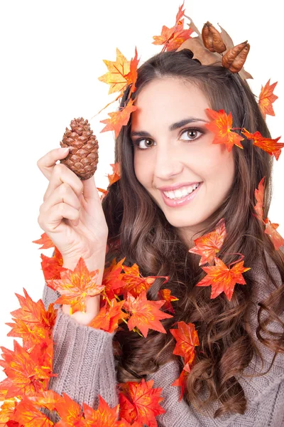 Herbstfrau mit Zapfen — Stockfoto