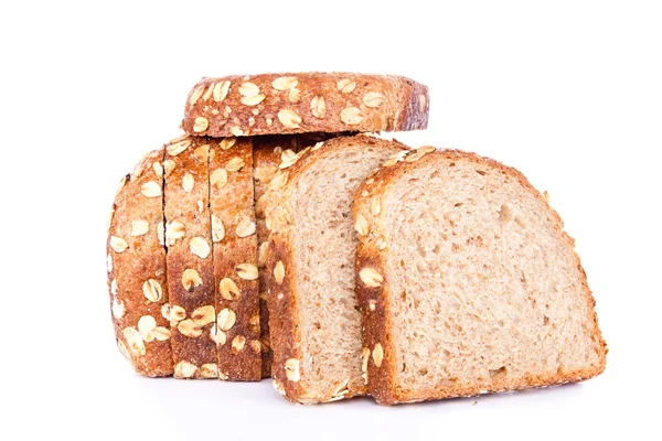 Нарезка многозернового хлеба — стоковое фото