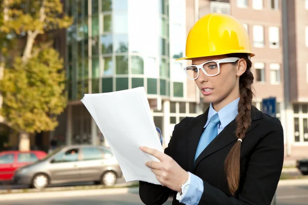 Young female engineer — Stock Photo, Image