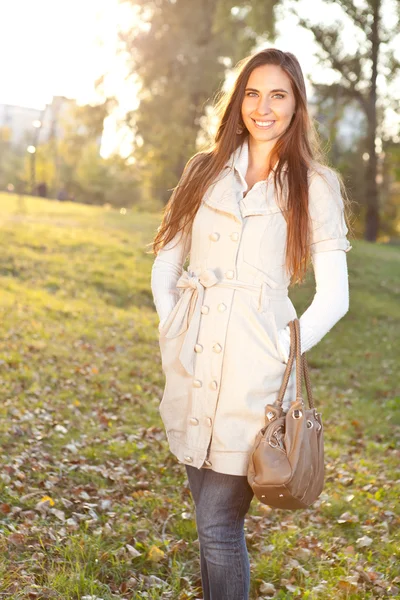 Woman in autumn clothing, outdoor — Stockfoto