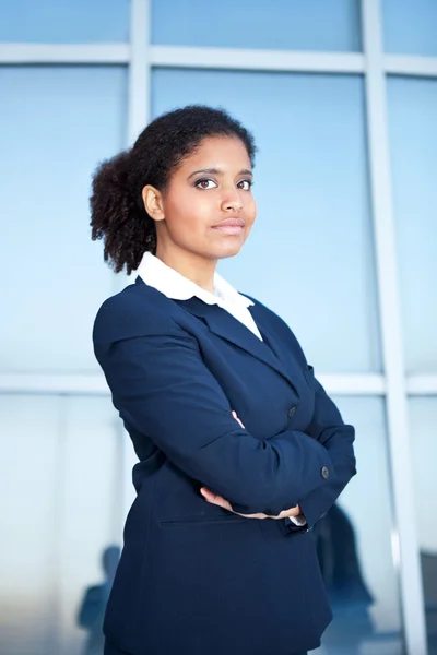 Впевнено афро бізнес-леді — стокове фото