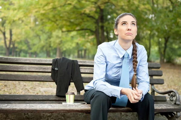 Sad businesswoman sitting on bench — Stock Photo, Image