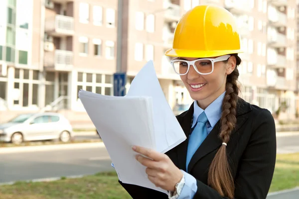 Smiling female engineer — Stock Photo, Image