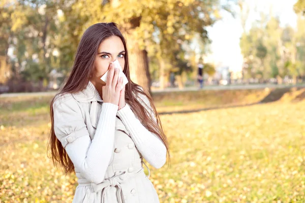 Girl with tissue having flu or allergy — Stock Photo, Image