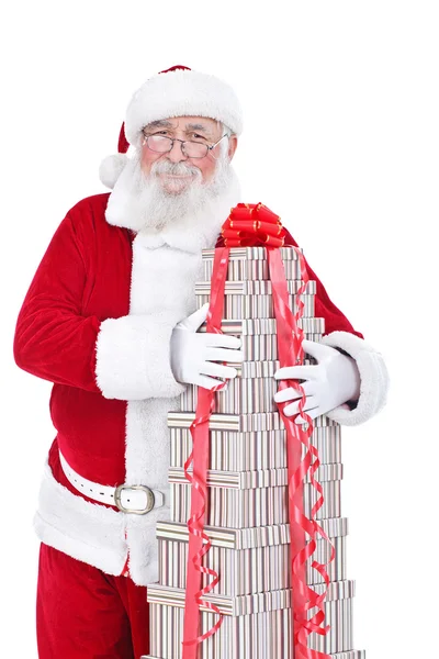 Père Noël étreignant de grandes boîtes cadeaux — Photo