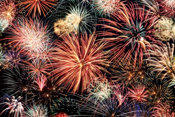 Çok renkli fireworks yatay — Stok fotoğraf