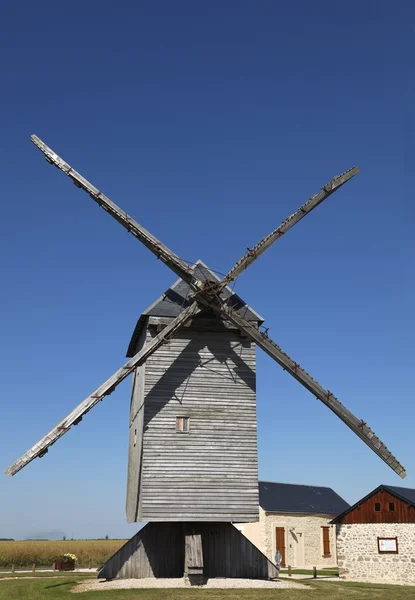 Mulino a vento tradizionale — Foto Stock