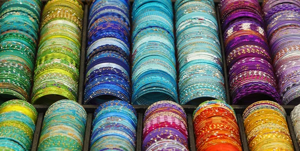 Kleurrijke armbanden — Stockfoto