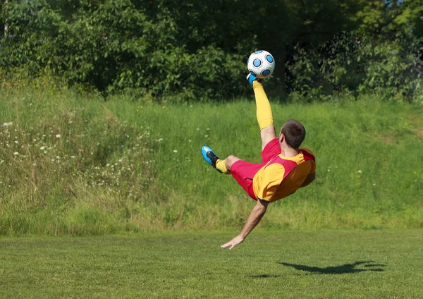 Acrobatic soccer player — Stock Photo, Image