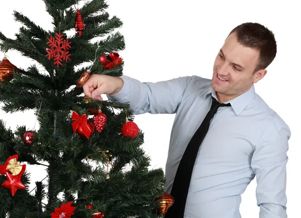 Homme décorant le sapin de Noël — Photo