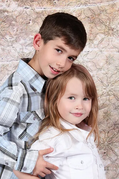 Jongen en meisje samen — Stockfoto