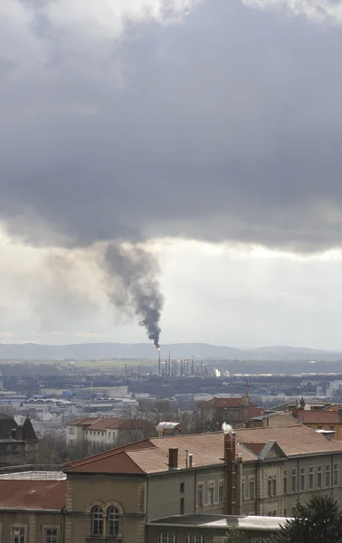 Flamme et fumée de la raffinerie Feyzin à Lyon — Photo