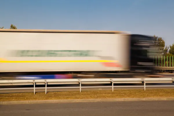 Projíždějících náklaďáků — Stock fotografie