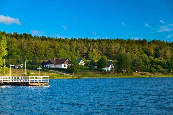 Landskap vid sjön — Stockfoto