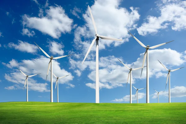 风力涡轮机农场，可替代能源 — 图库照片