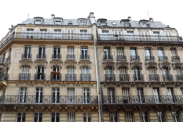 पेरिस, फ्रांस में पुरानी आवासीय वास्तुकला . — स्टॉक फ़ोटो, इमेज