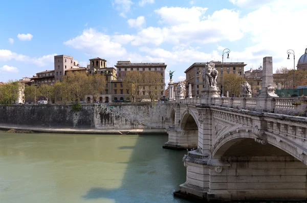 在罗马的古代桥梁 — 图库照片