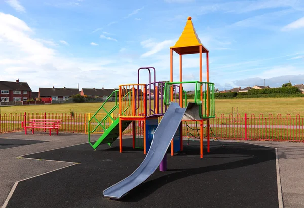 Pusty odkryty plac zabaw dla dzieci, Wielka Brytania — Zdjęcie stockowe