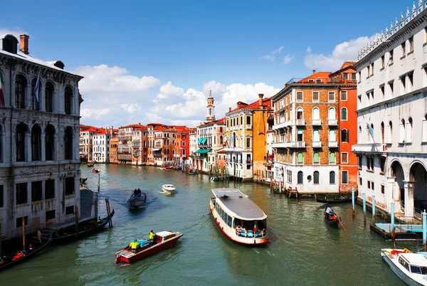 ヴェネツィア、美しい水の通り — ストック写真