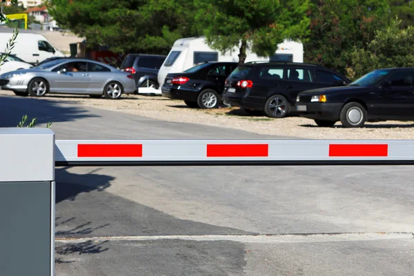 보안 설비 된 주차장 — 스톡 사진