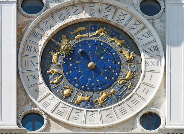 Orloj v Benátkách — Stock fotografie