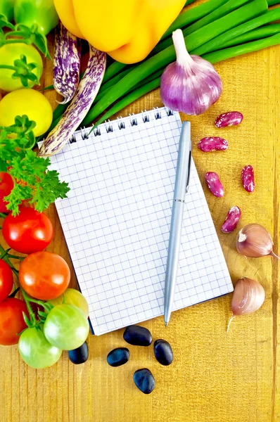 Notepad with vegetables — Stock Photo, Image