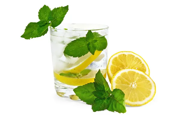 Agua helada, menta y limón —  Fotos de Stock