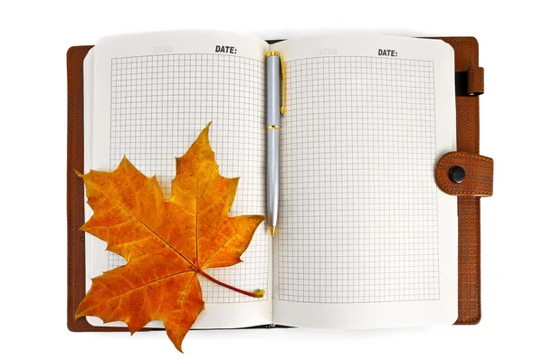 Notebook s javorový list — Stock fotografie