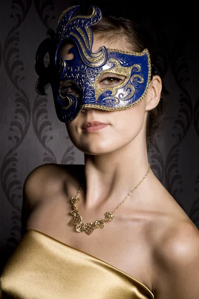 Kvinna i mask — Stockfoto