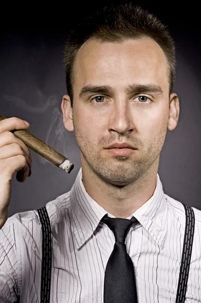 Hombre con cigarro — Foto de Stock