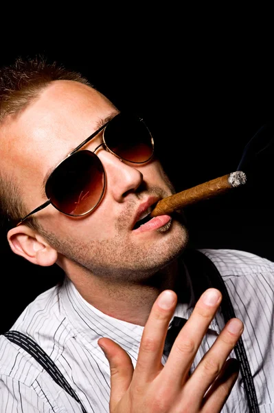 Man röka cigarr — Stockfoto