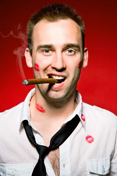 男性喫煙 cigaromuž kouření cigaro — Stock fotografie