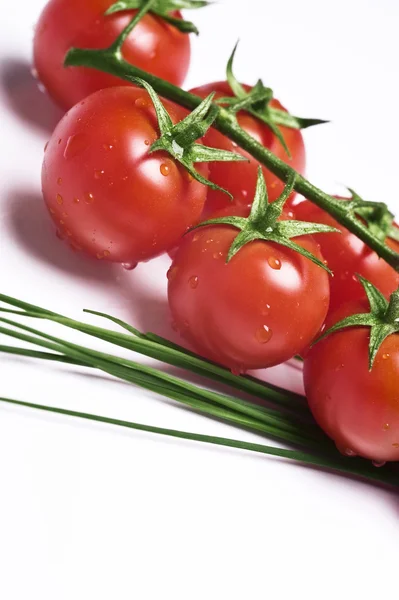 Fresh tomatoes and chive — Stock Photo, Image