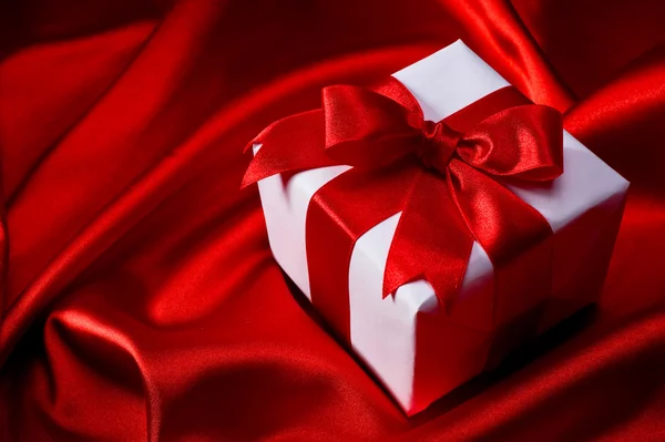 Gift on red background — Stock Photo, Image