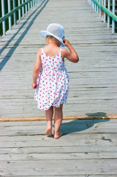 Girl going on a pier — Stock Photo, Image