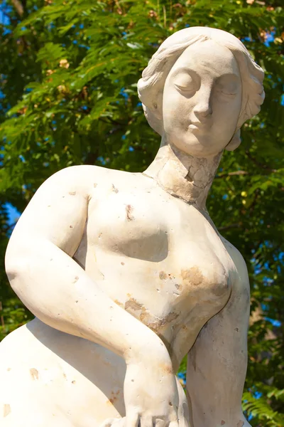 Burst of naked lady sculpture — Stock Photo, Image