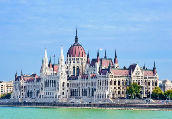 Budapest, el edificio del Parlamento, Hungría . — Foto de Stock