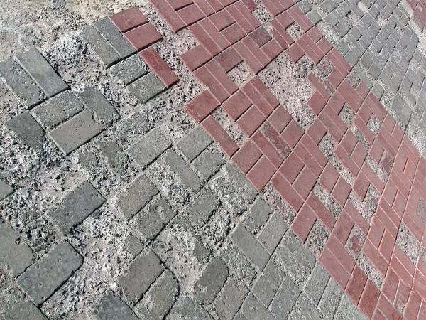 Strada in mattoni danneggiati, dettagli di costruzione . — Foto Stock