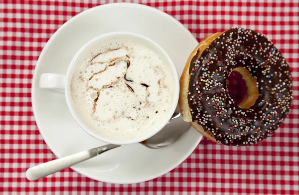 Donuts kahve tablo ile.