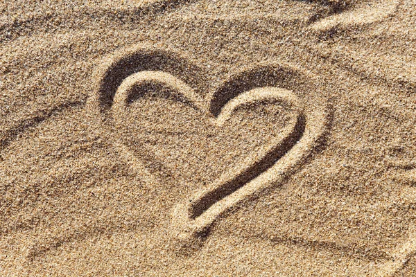 Coeur tiré dans le sable. — Photo