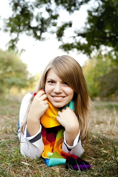 Porträtt av flicka på utomhus. — Stockfoto