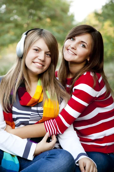 Portrait of redhead and brunette girls at outdoor. — Stock Photo, Image