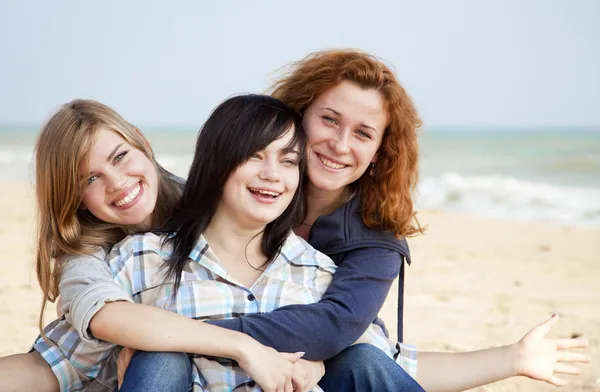 Three girls at outdoor near beach. — Stock Photo, Image