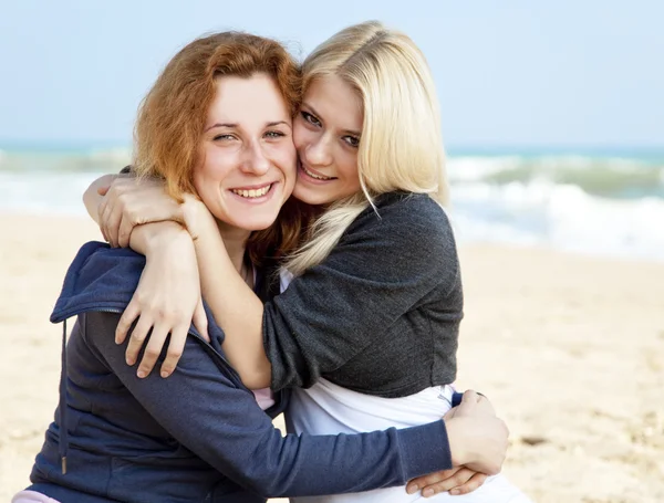 Two girls at outdoor near sea — Stock Photo, Image