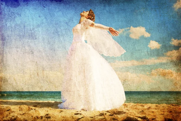 Giovane sposa sulla spiaggia — Foto Stock