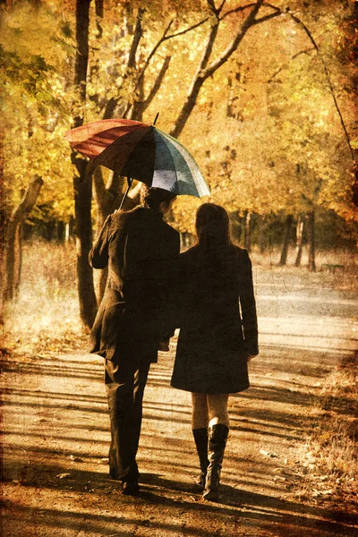 Couple walking at alley in autumn park. — Stock Photo, Image