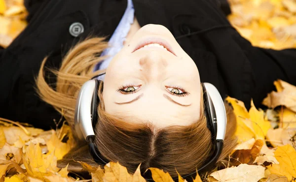 Portrait of a woman at outdoor with headphones — Stock Photo, Image