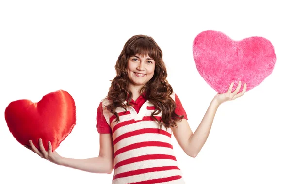 Mooie brunette meisje met speelgoed hart. foto voor Sint Valentijn — Stockfoto