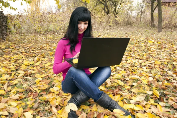 Beautiful woman with the laptop — Stock Photo, Image